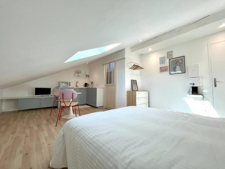 Studio Jade : Charmant Logement Place Clemenceau Apartment โป ภายนอก รูปภาพ