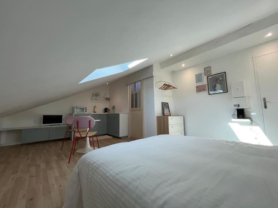 Studio Jade : Charmant Logement Place Clemenceau Apartment โป ภายนอก รูปภาพ